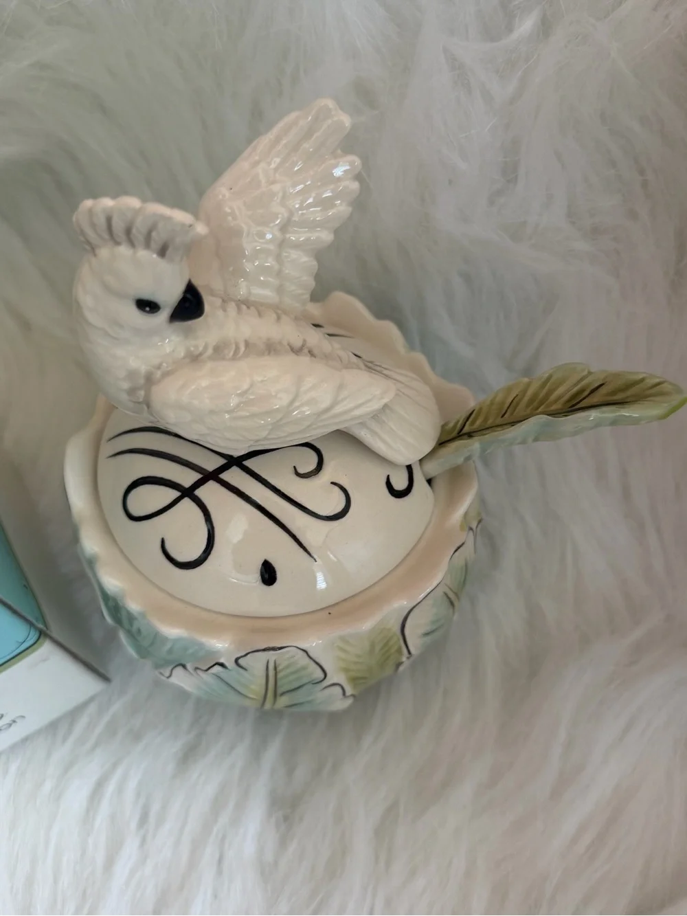 Fitz and Floyd ceramic cockatoo teapot with leafy base. - Picture 3 of 7